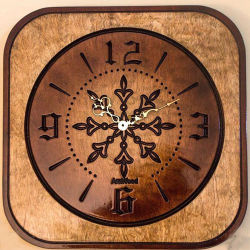 ساعت دیواری چوبی مربعی رنگ قهوه ای تیره و روشن